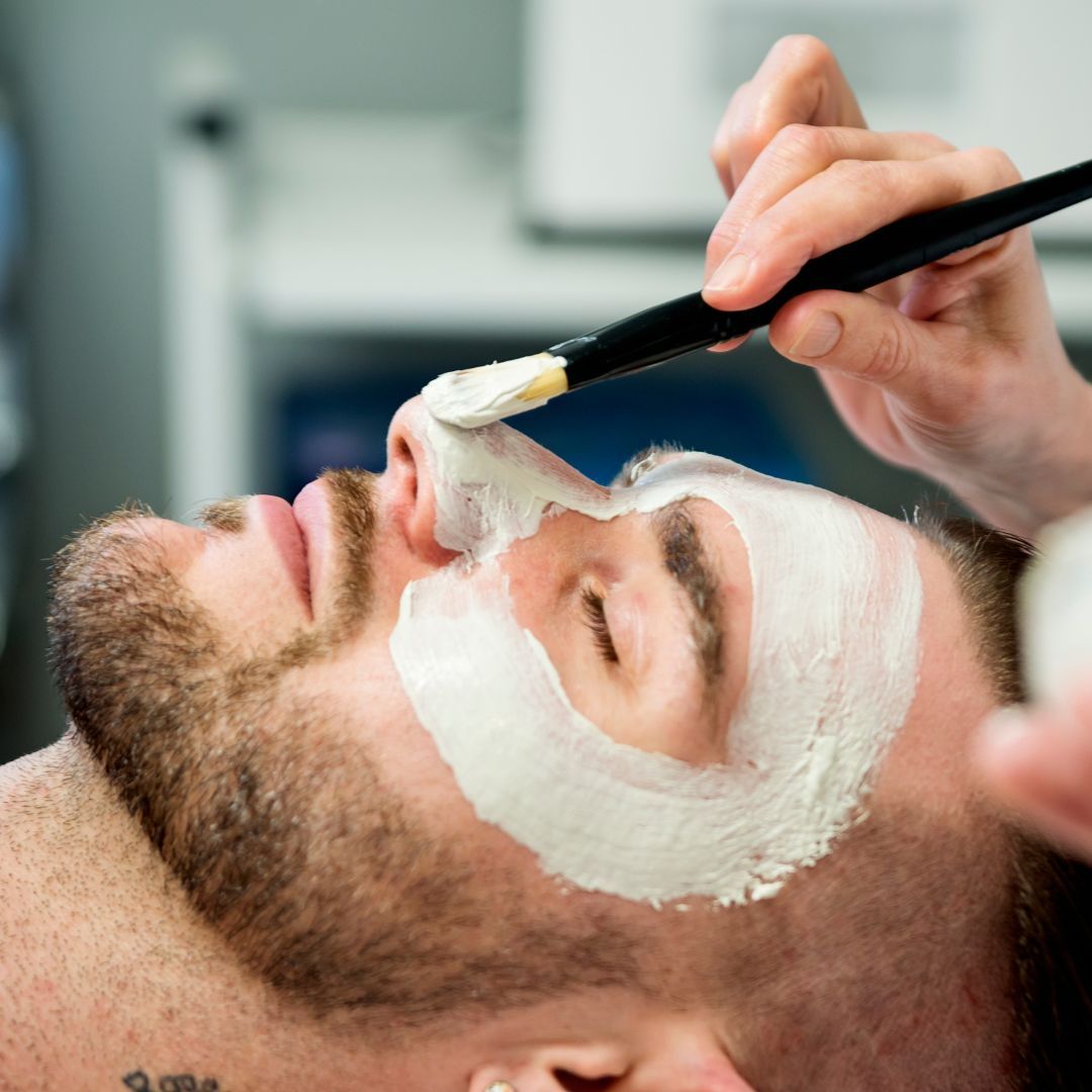 Klassische Gesichtsbehandlung Mann Maske Gesicht